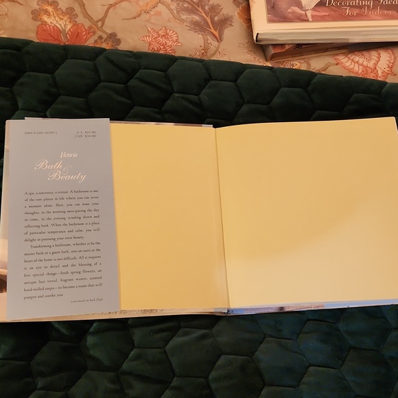 Hardcover book Bath and Beauty the fine art of pampering oneself by Victoria mag - Picture 3 of 3